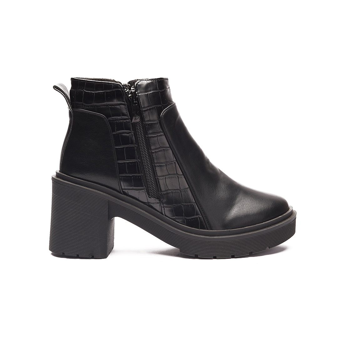 Heels Boots With Side Zipper - Black