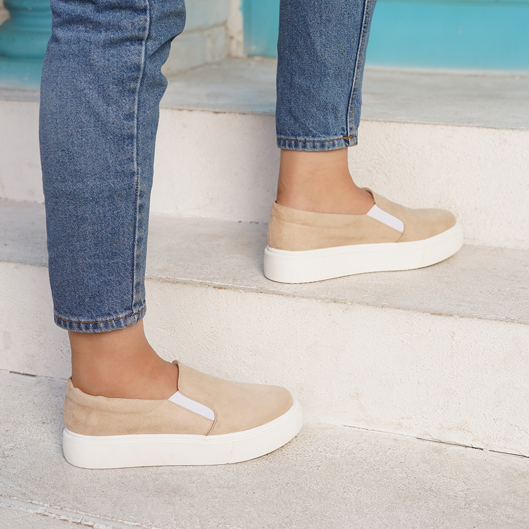 Curtas | Dreamz Slip On Sneakers - Beige