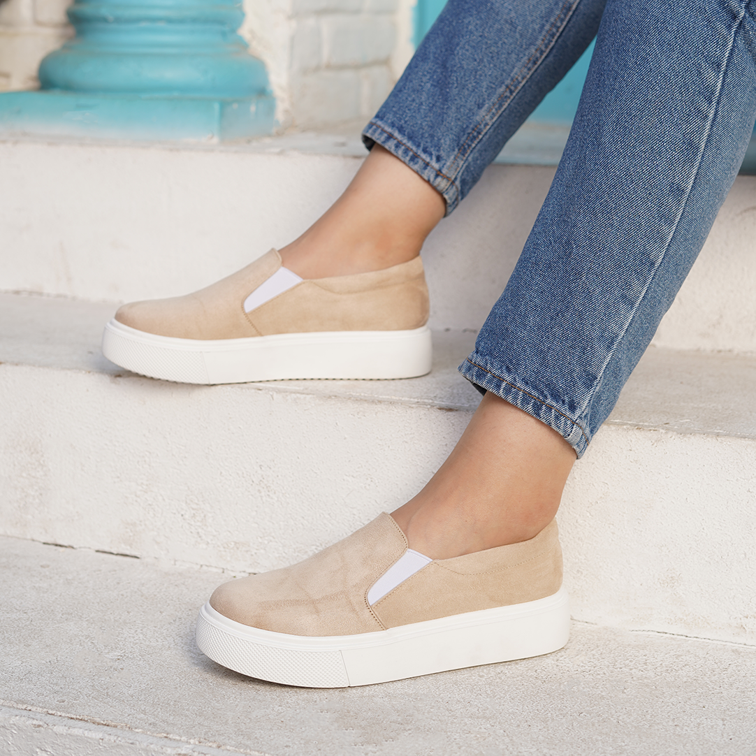 Curtas | Dreamz Slip On Sneakers - Beige