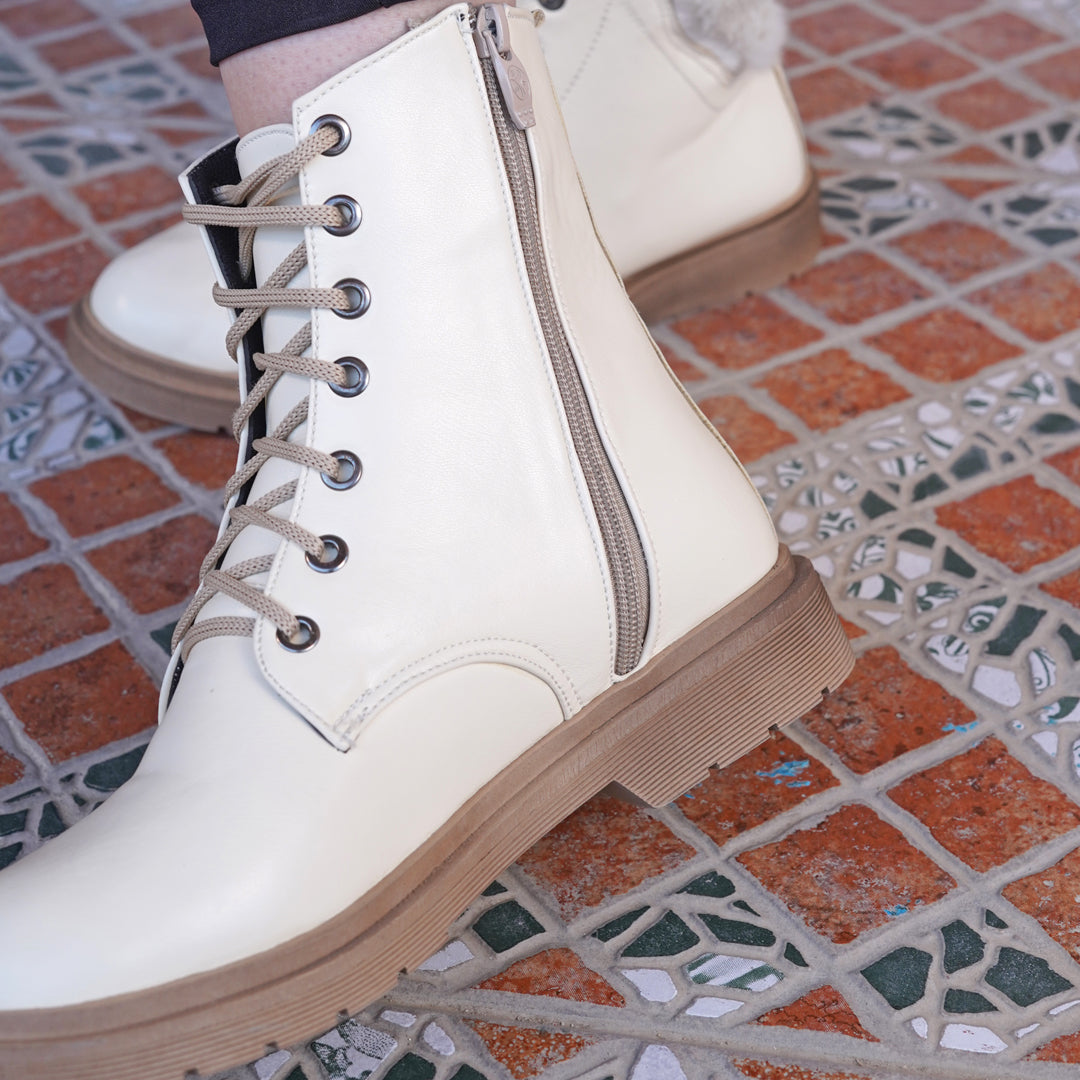 Lace Up Leather Half Boots With Fur - Beige