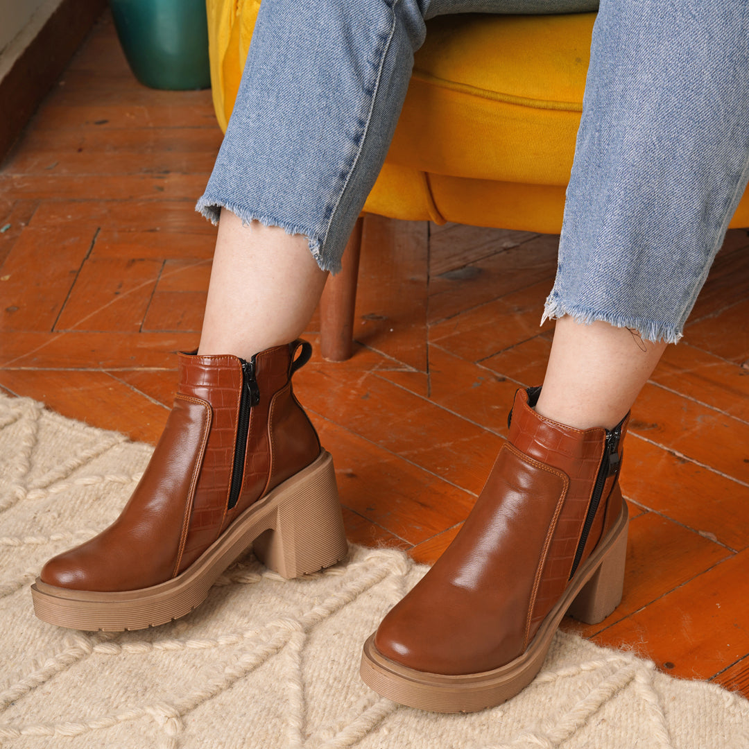 Heels Boots With Side Zipper - Camel