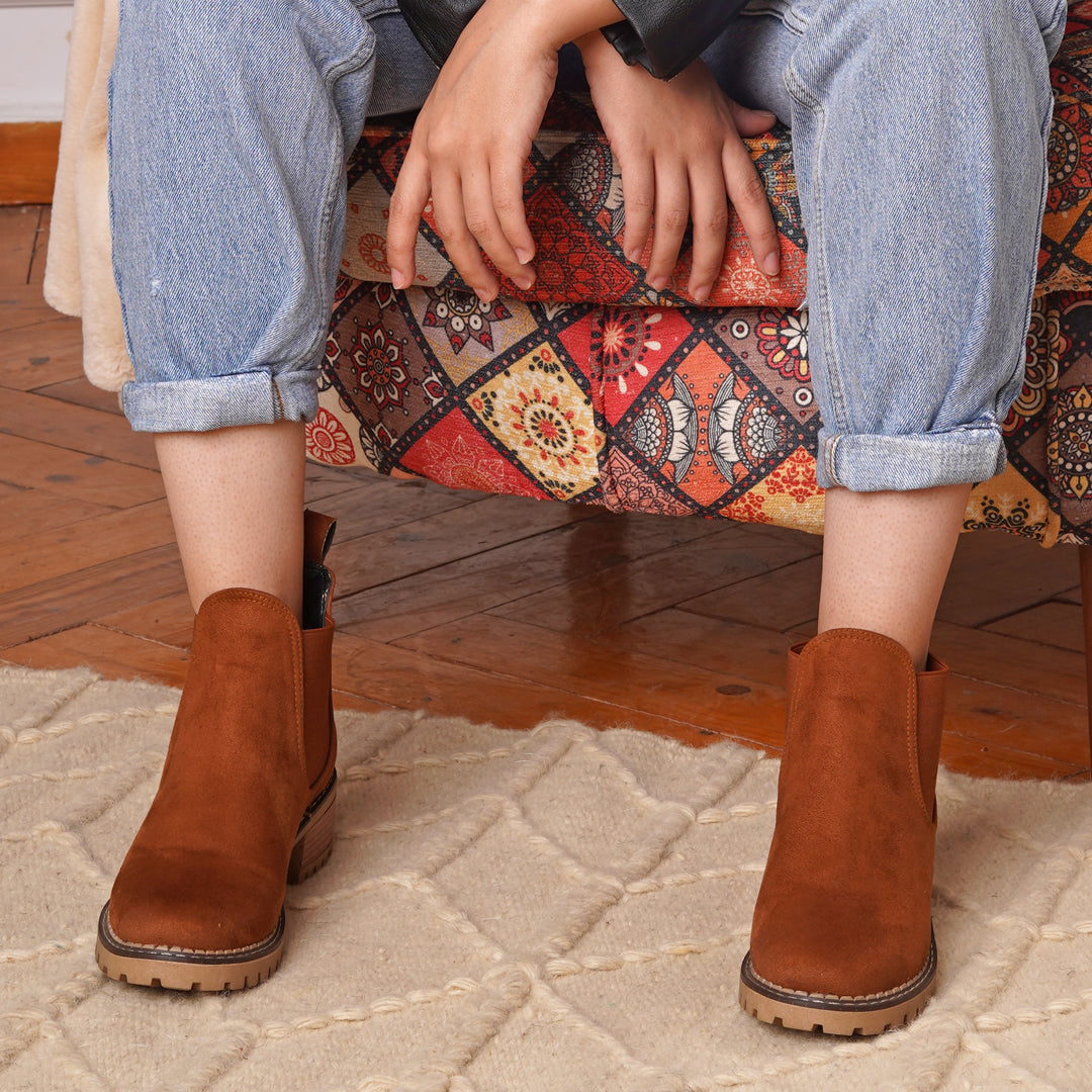 Suede Chelsea Half Boots With Elastic - Camel