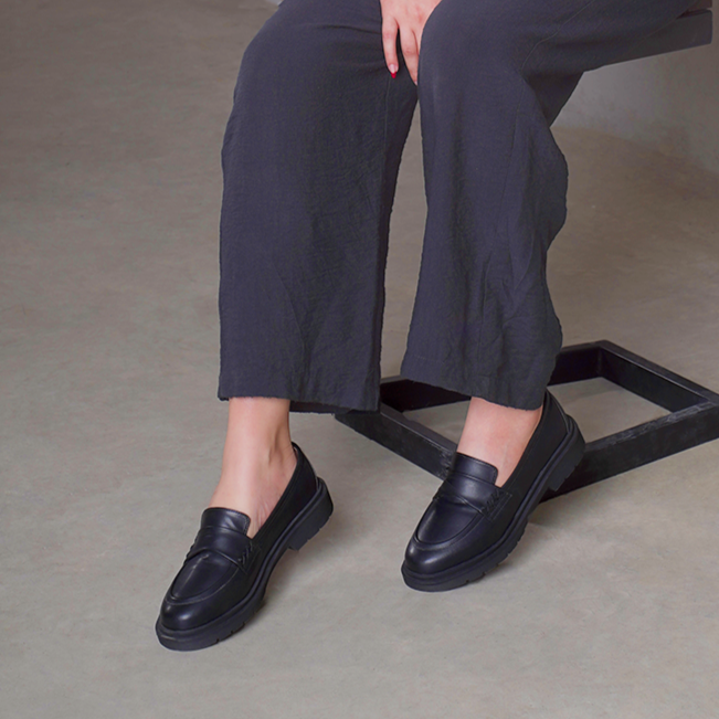 Sunshine Stroll Loafers -black