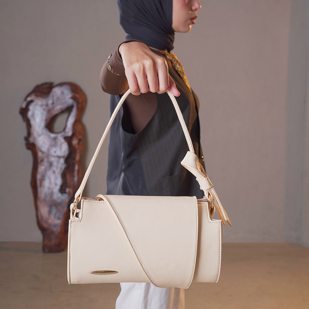 Plain Leather Fanny Bag - Beige