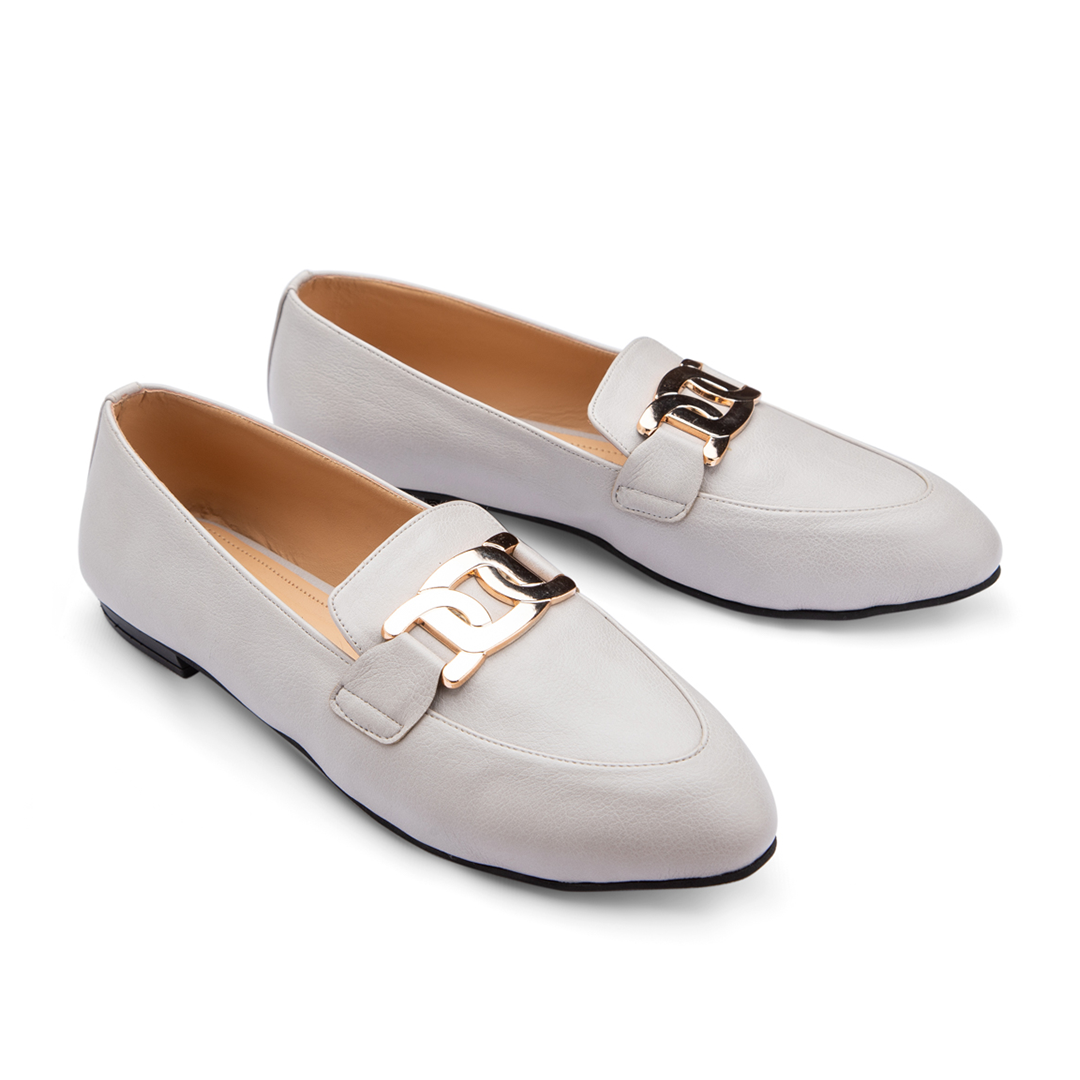 Plain Leather Women Pointy Moc Toe Flats With Low Heel & Golden Chain - Gray