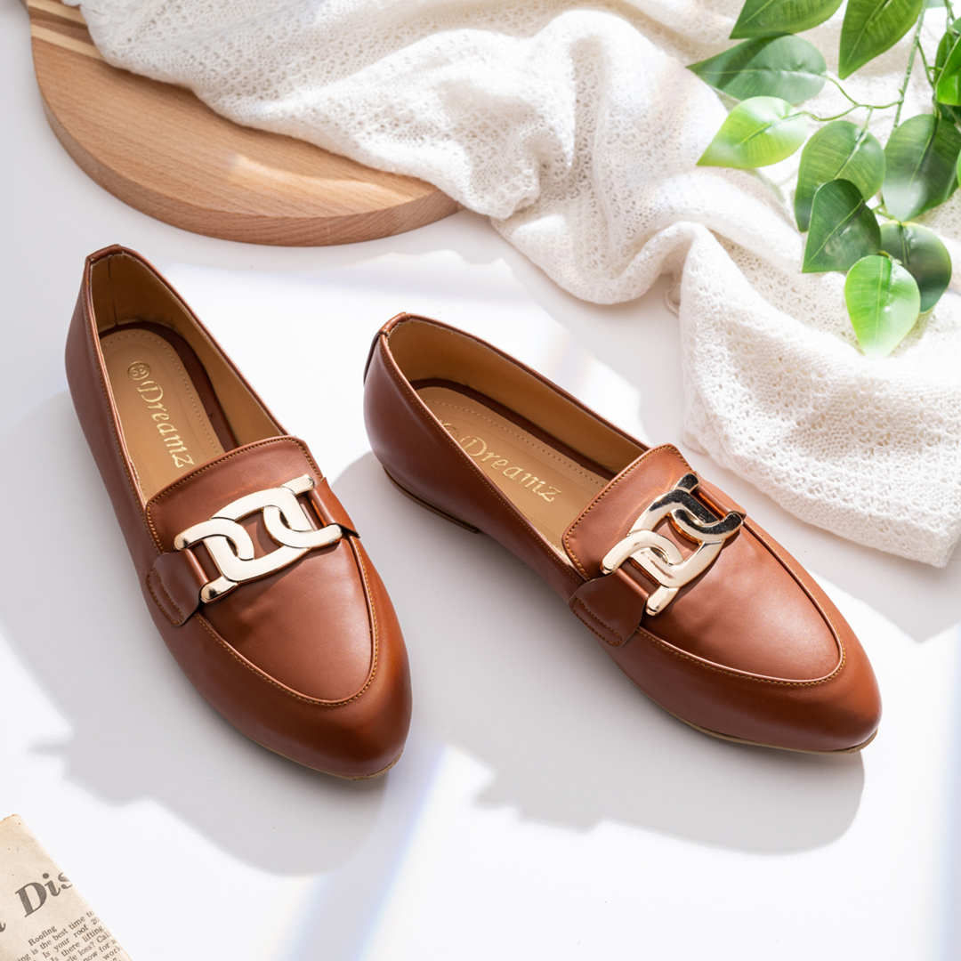 Plain Leather Women Pointy Moc Toe Flats With Low Heel & Golden Chain - Camel