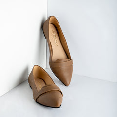 Upper Strap Plain Leather Pointy Flats - Brown