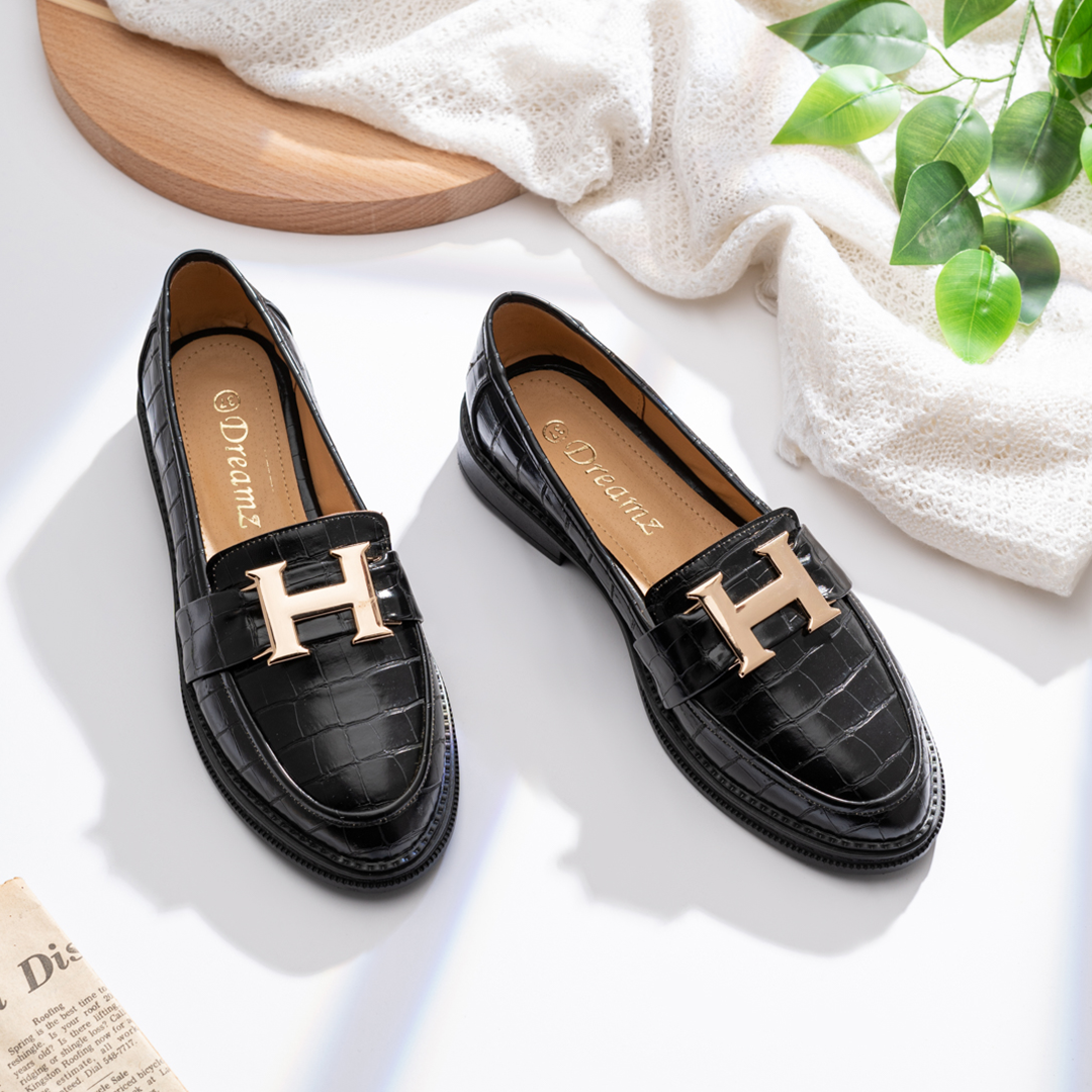 Letter " H " Women Croco Leather Flat Shoes with Low Heel - Black